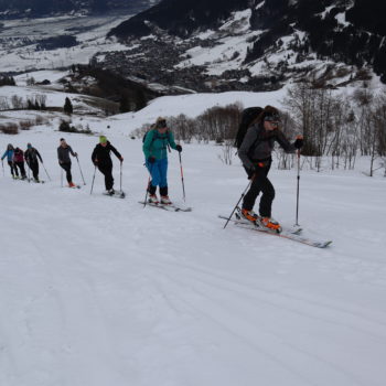 Schülerinnen beim Tourngehen