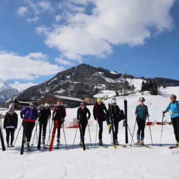 Schülerinnen beim Tourngehen