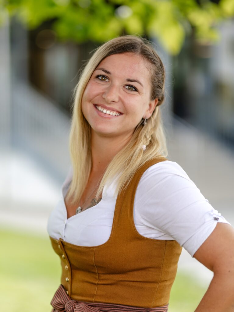 Tscherne Claudia